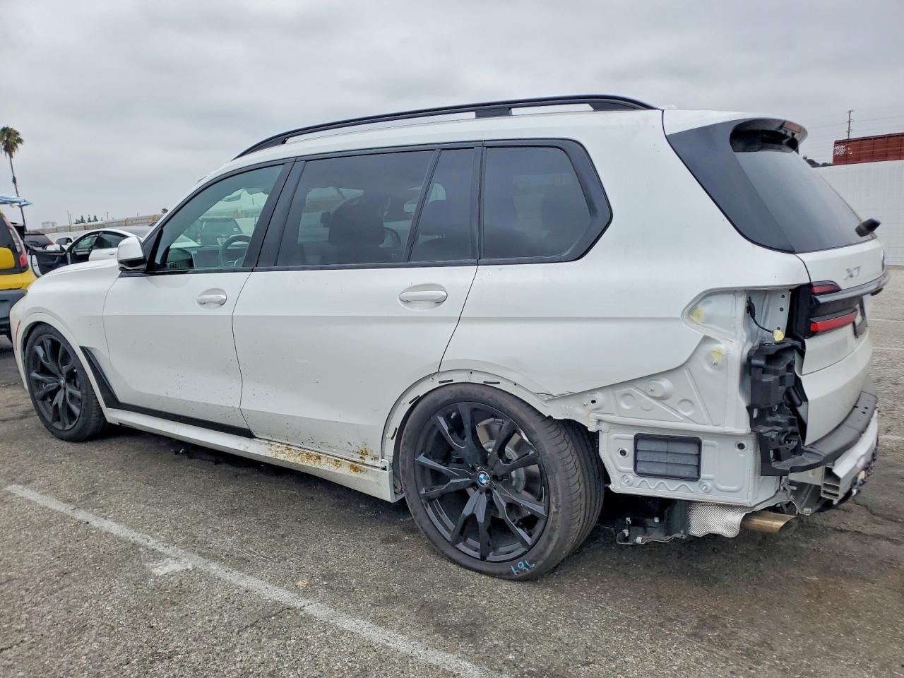 2026 BMW X7 xDrive40I - zdjęcie 2