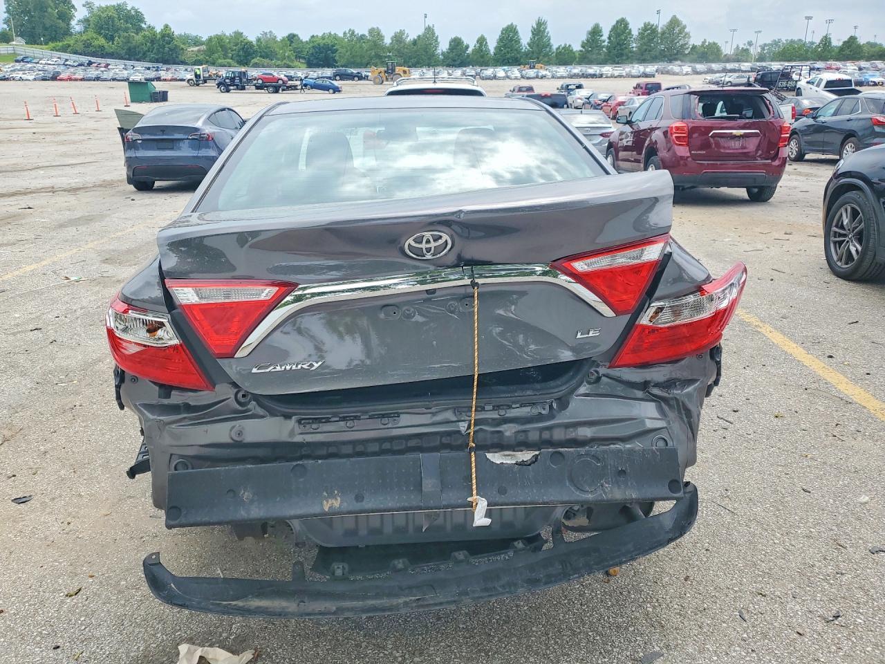 2016 Toyota Camry Le - zdjęcie 6