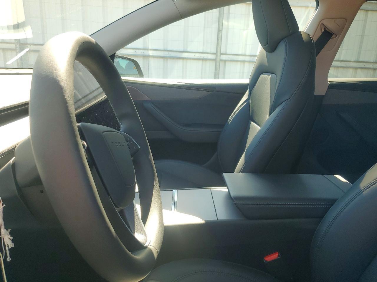2026 Tesla Model Y - zdjęcie 7