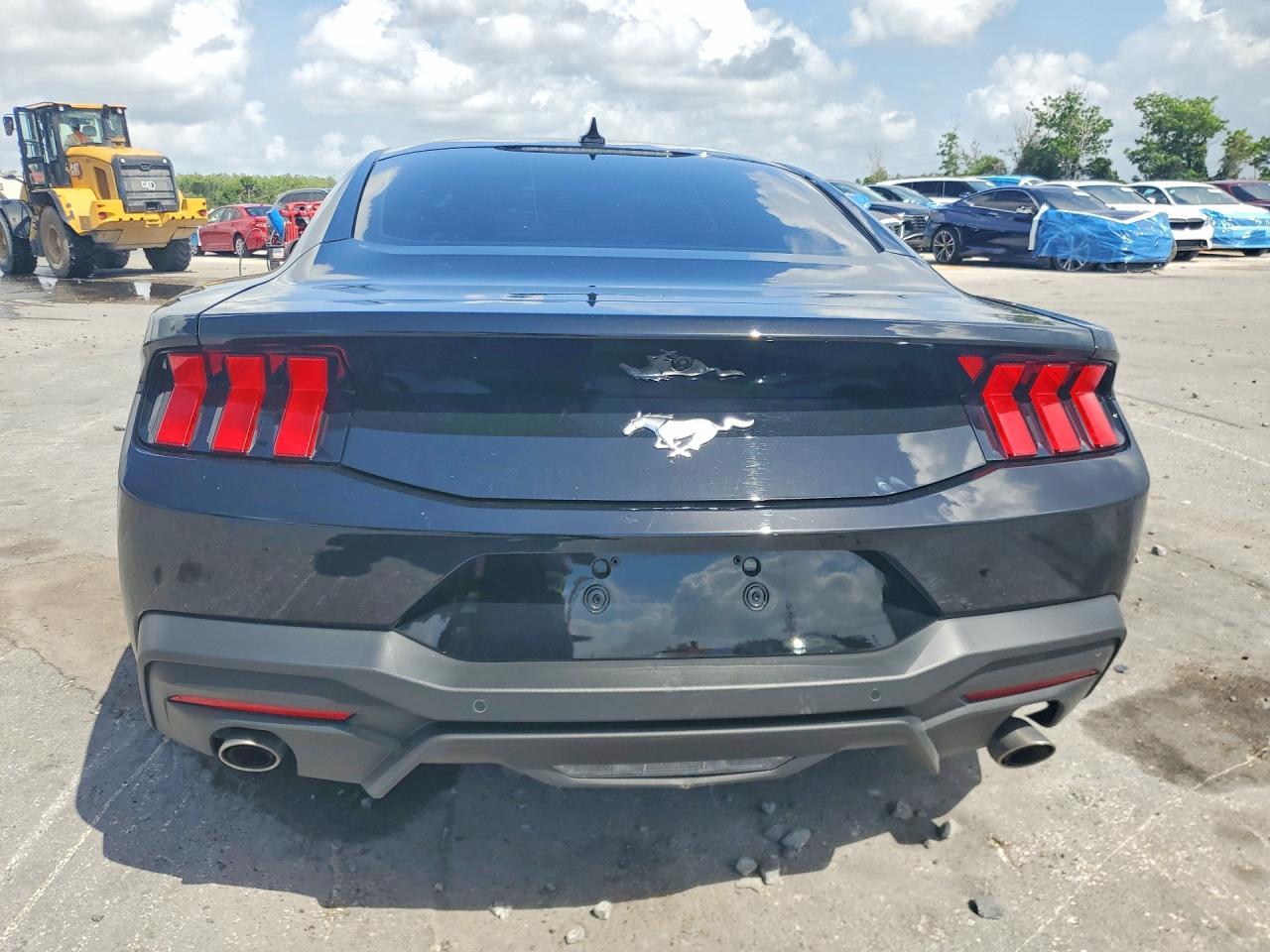 2025 Ford Mustang - zdjęcie 6