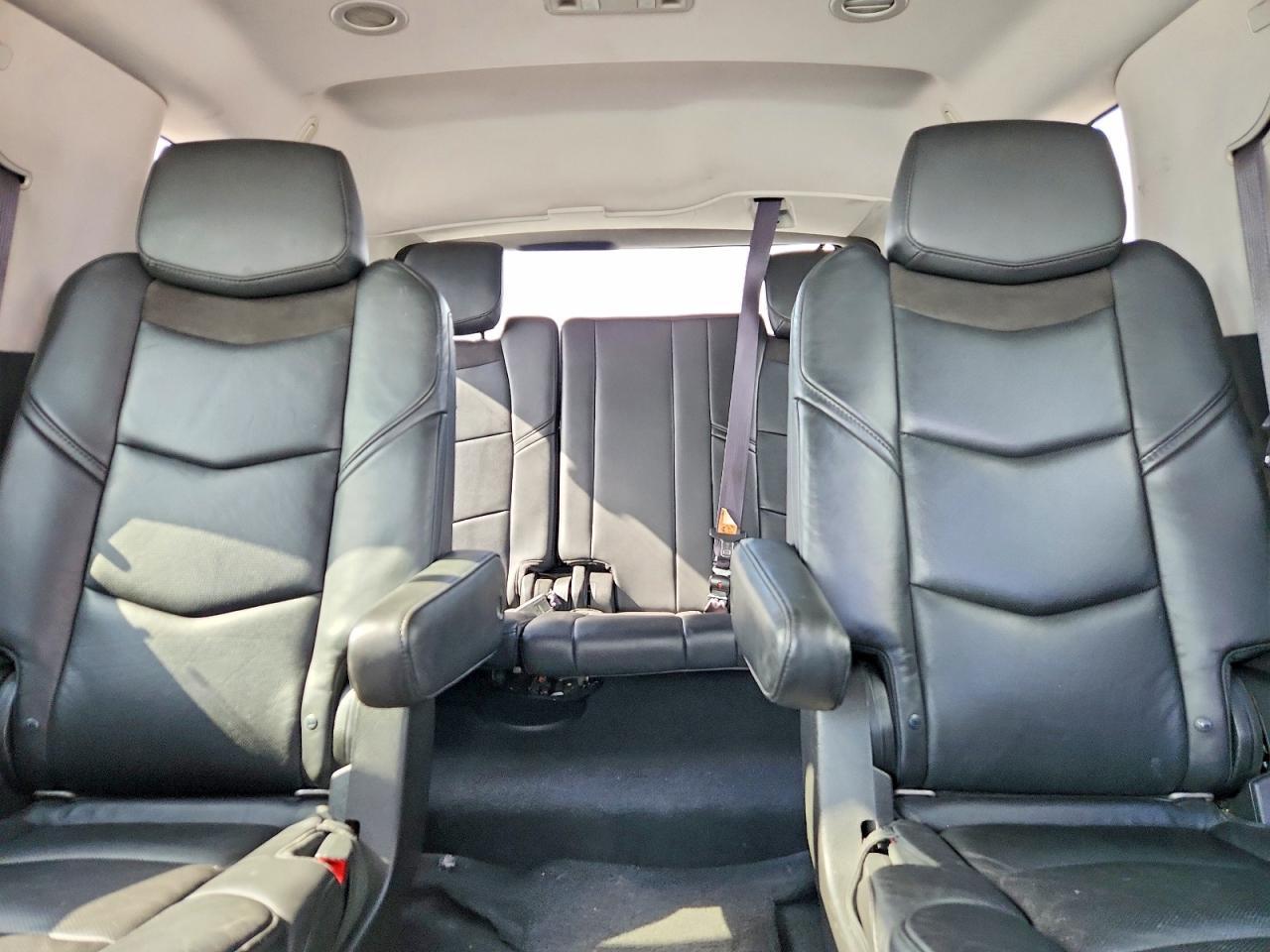 2015 Cadillac Escalade Luxury - zdjęcie 10