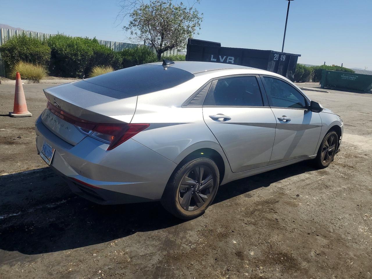 2023 Hyundai Elantra Sel - zdjęcie 3