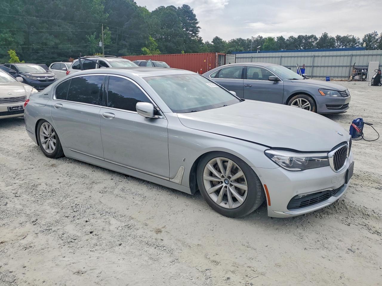 2018 BMW 740 Xe - zdjęcie 4