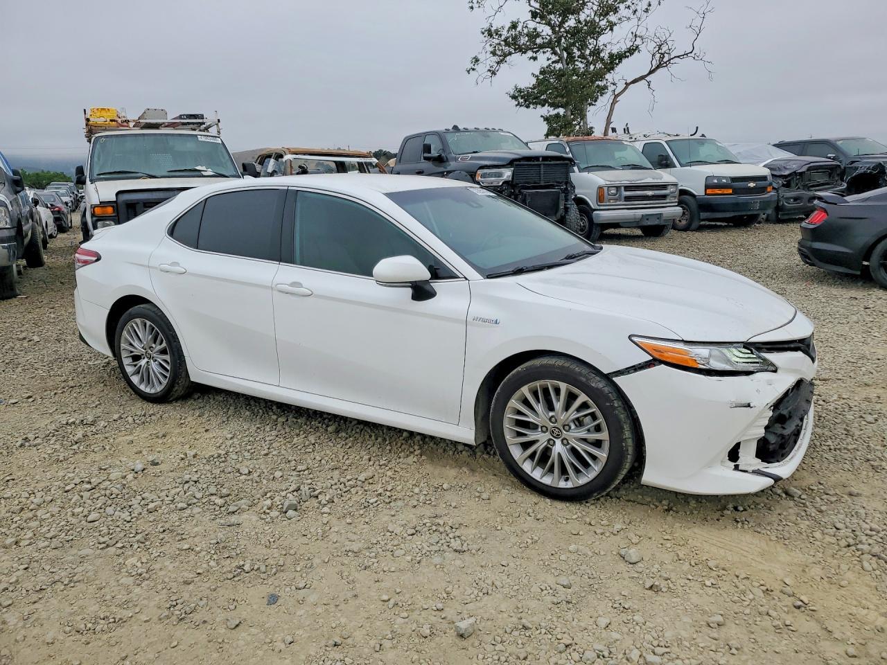 2020 Toyota Camry Xle - zdjęcie 4