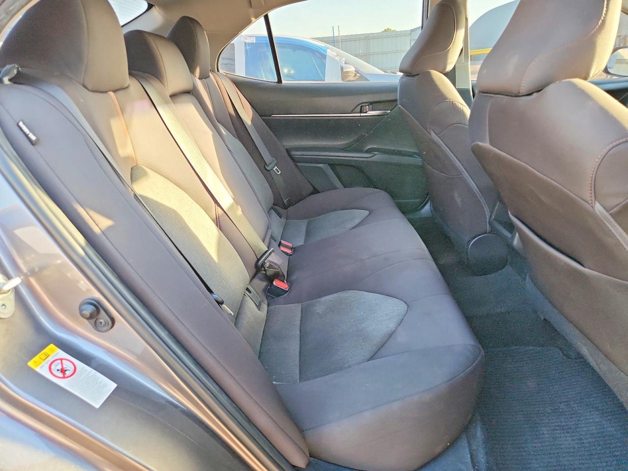2018 Toyota Camry Le - zdjęcie 10