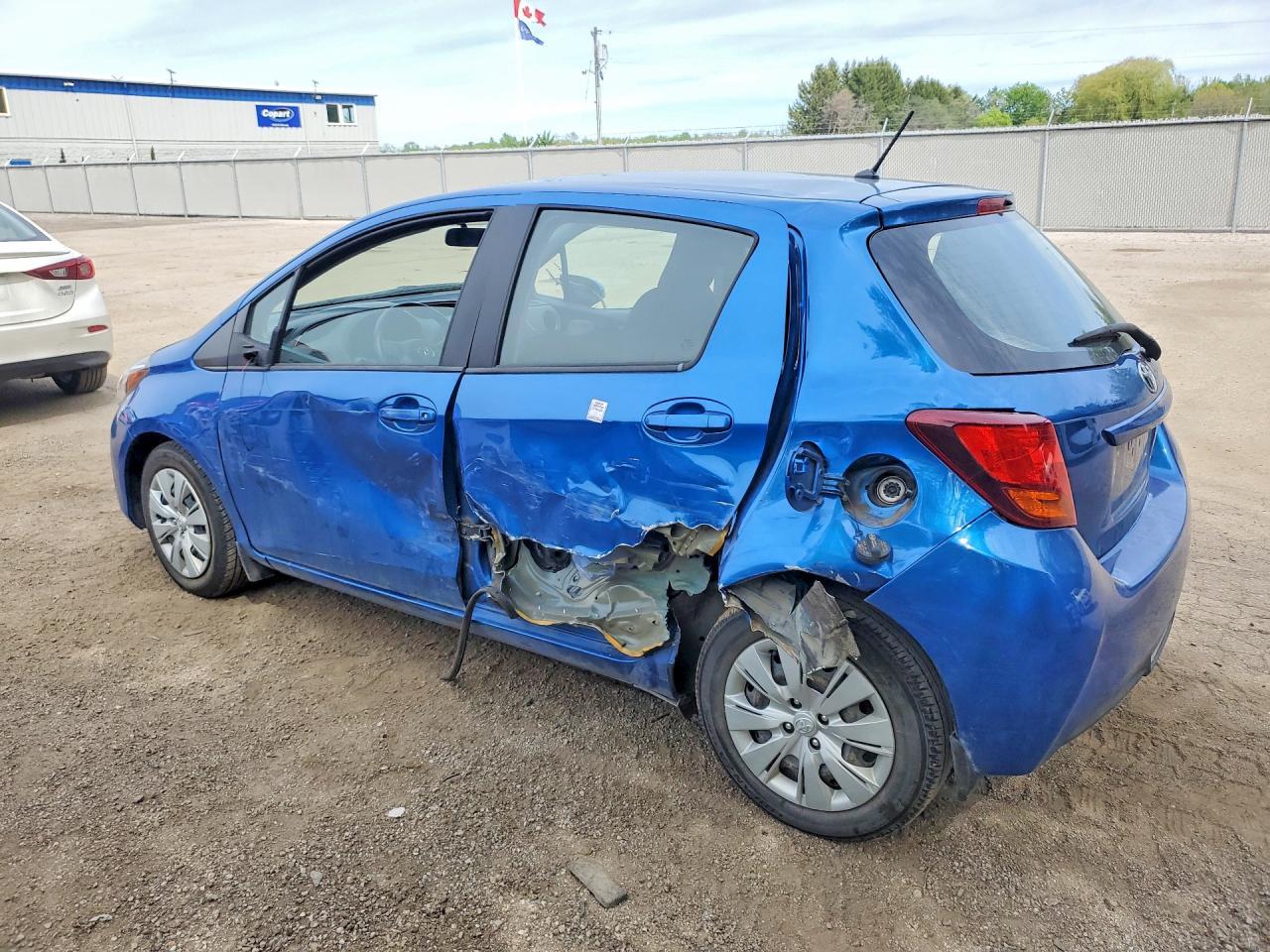 2015 Toyota Yaris 5-Door L - zdjęcie 2