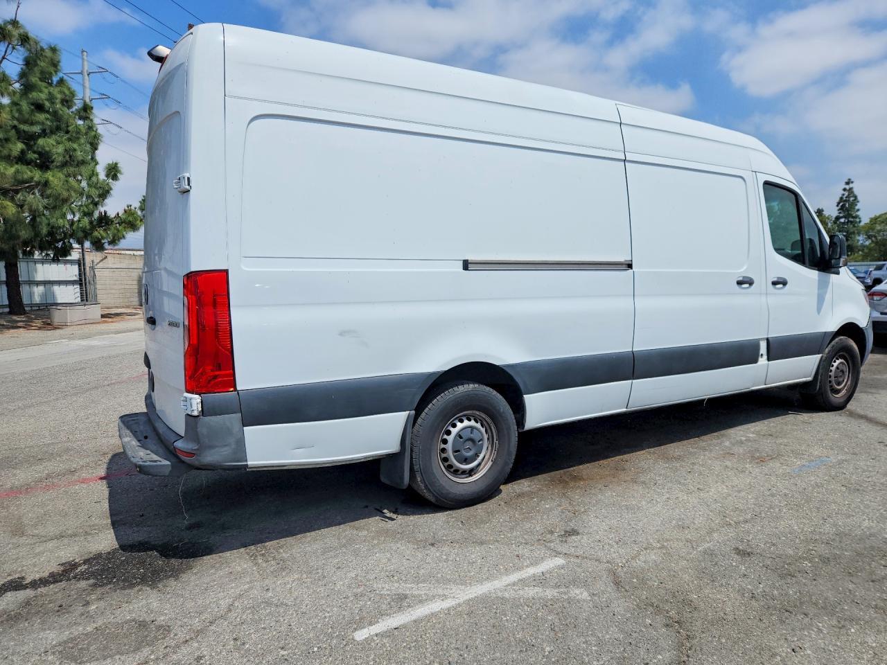 2022 Mercedes-Benz Sprinter 2500 - zdjęcie 3
