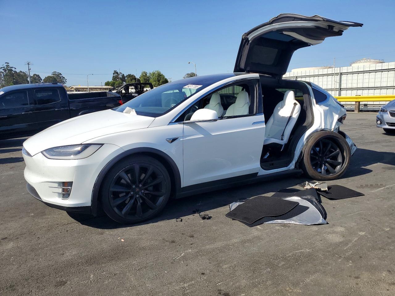 2018 Tesla Model X - zdjęcie główne