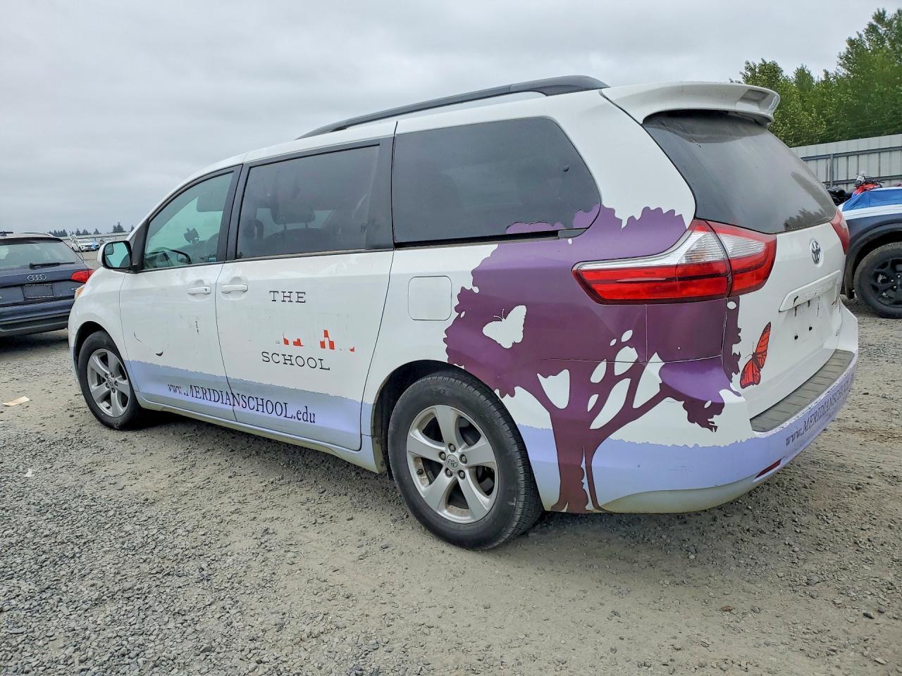2015 Toyota Sienna - zdjęcie 2