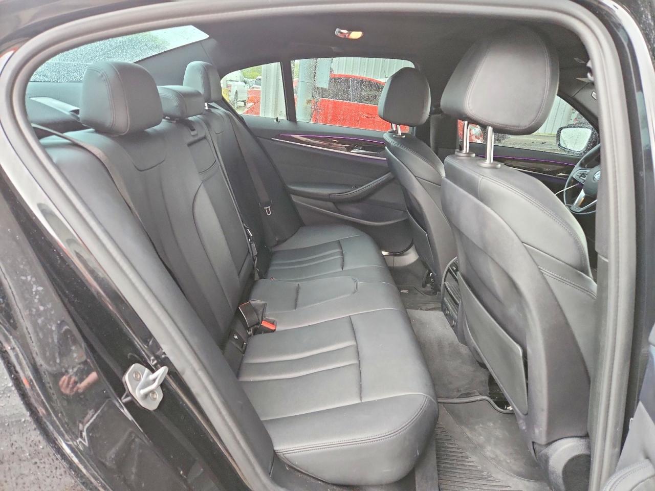 2019 BMW 530 I - zdjęcie 10