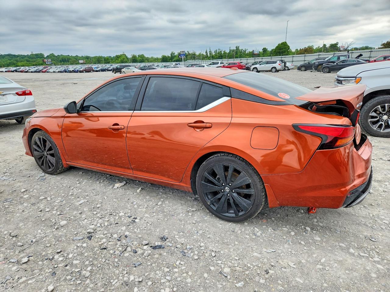 2020 Nissan Altima Sr - zdjęcie 2