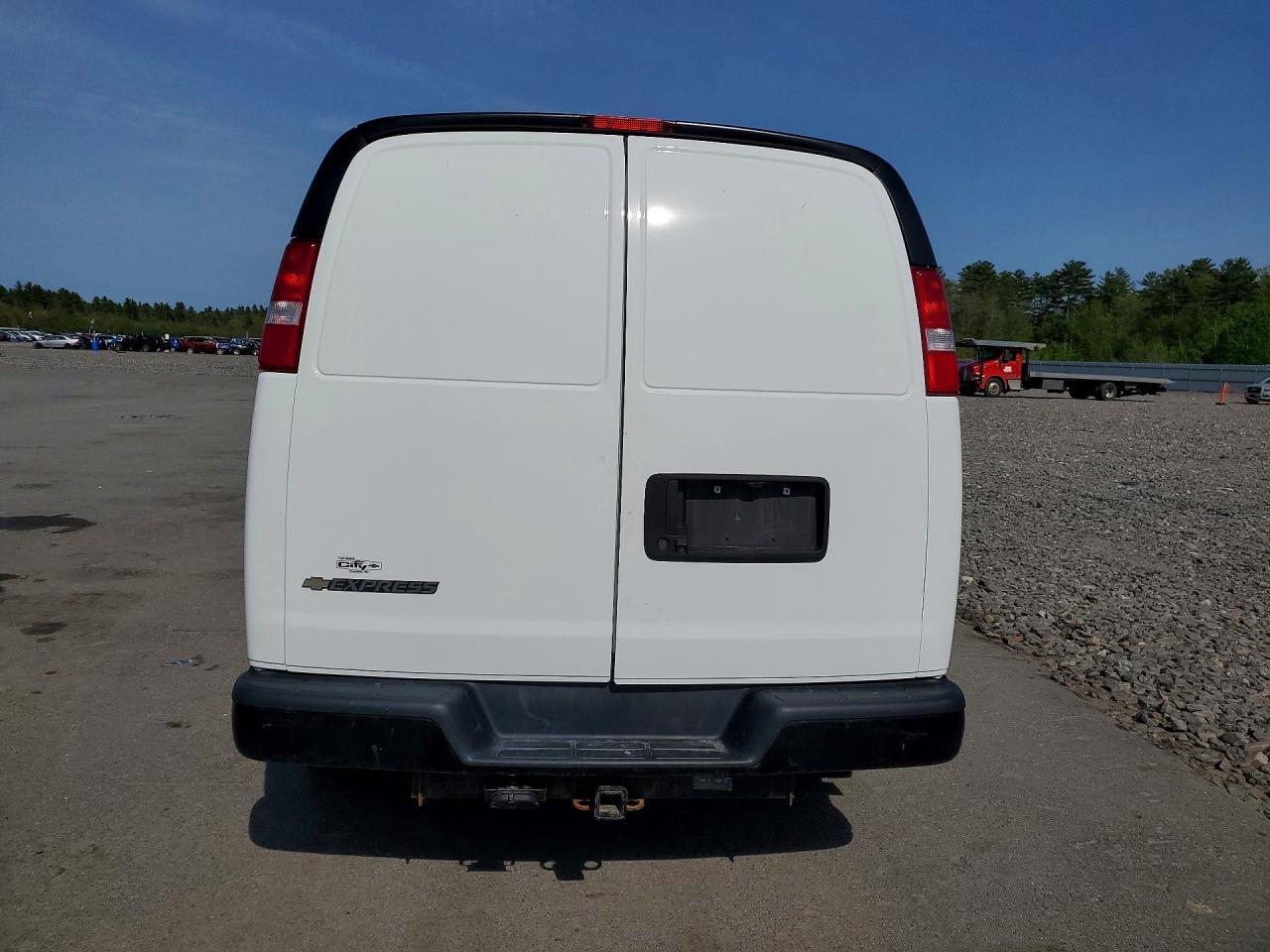 2022 Chevrolet Express G2500 - zdjęcie 6