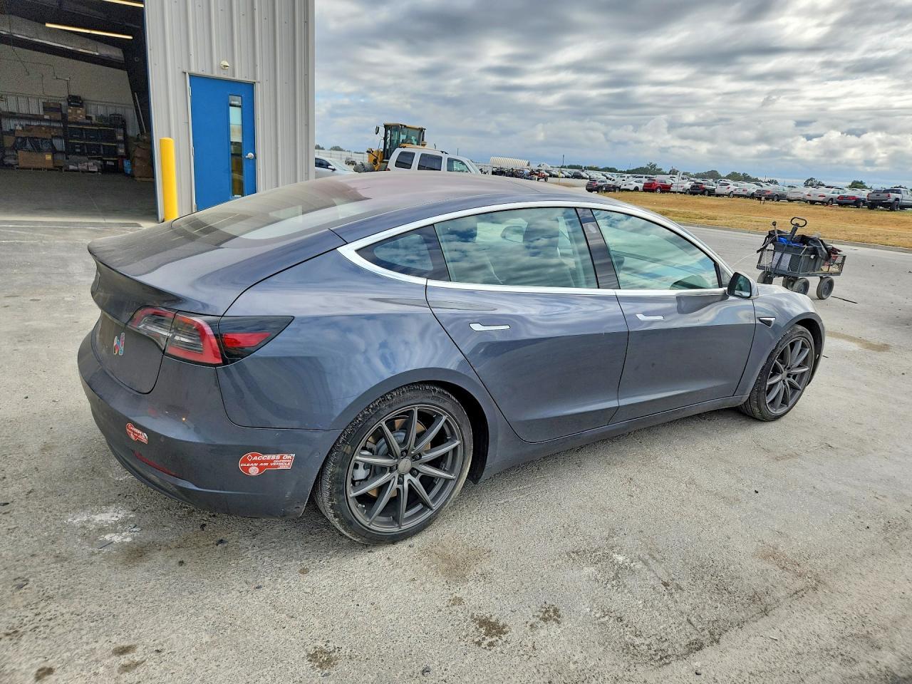 2018 Tesla Model 3 - zdjęcie 3