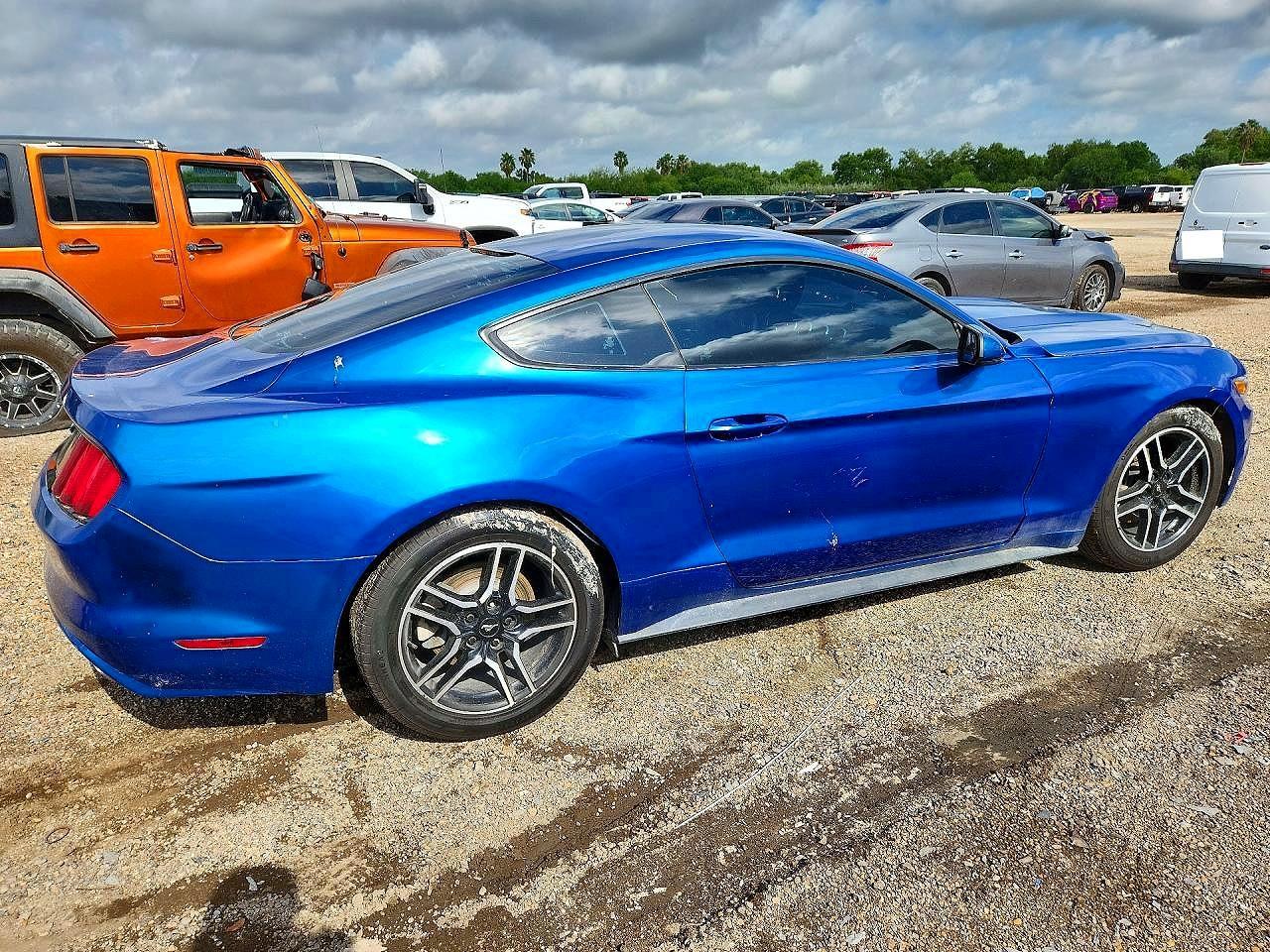 2017 Ford Mustang - zdjęcie 5