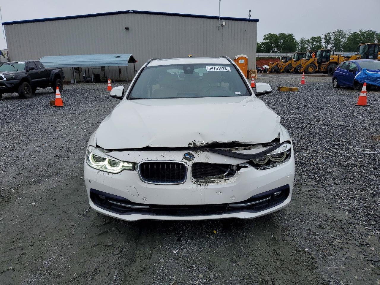 2017 BMW 330 Xi - zdjęcie 5