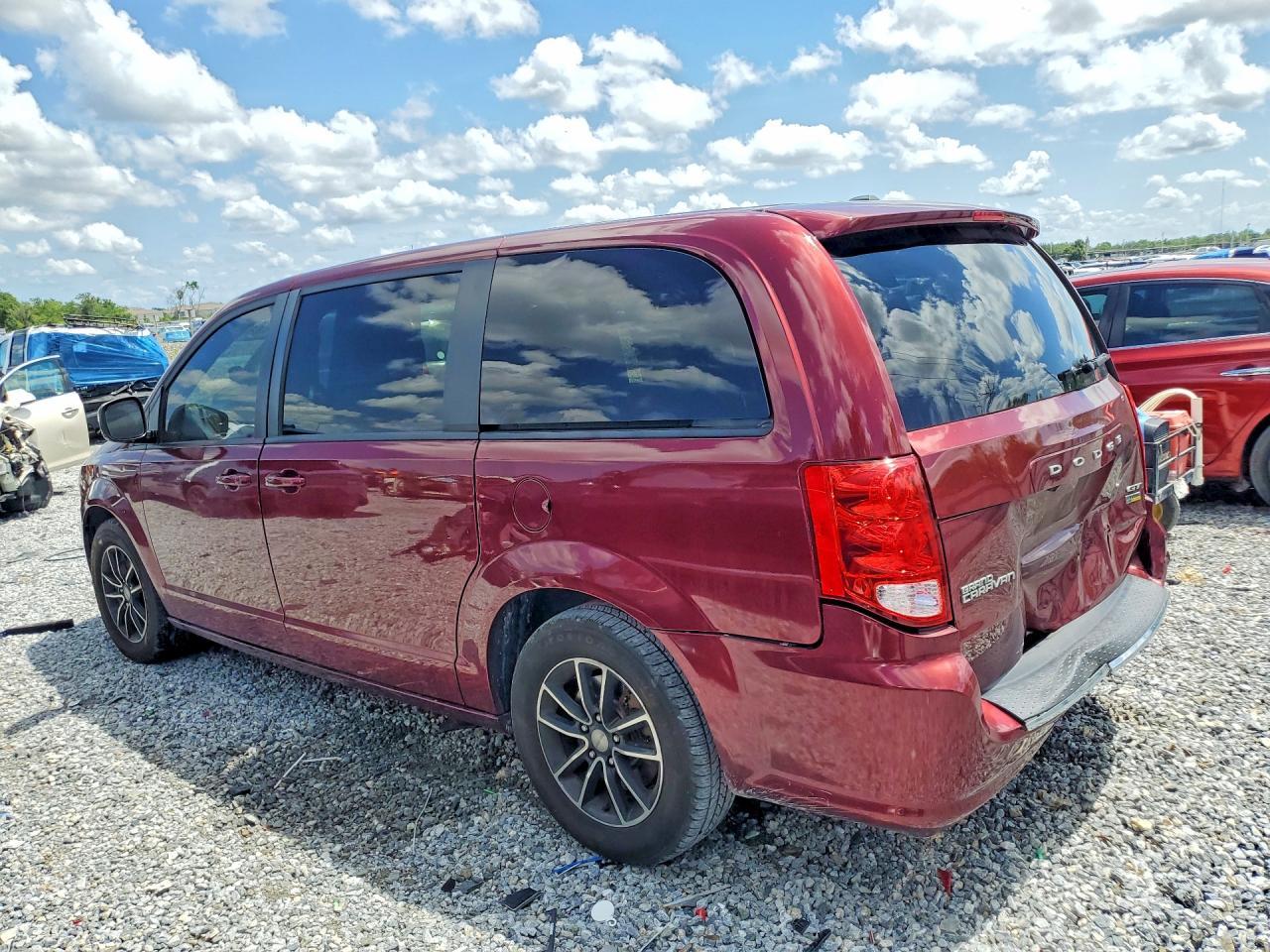 2019 Dodge Grand Caravan Gt - zdjęcie 2