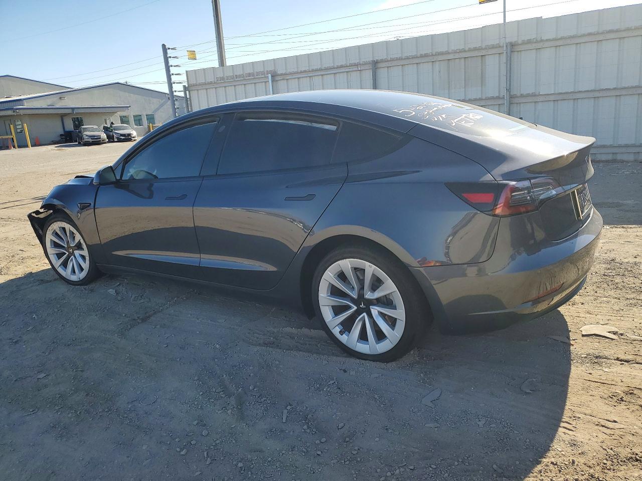 2022 Tesla Model 3 - zdjęcie 2