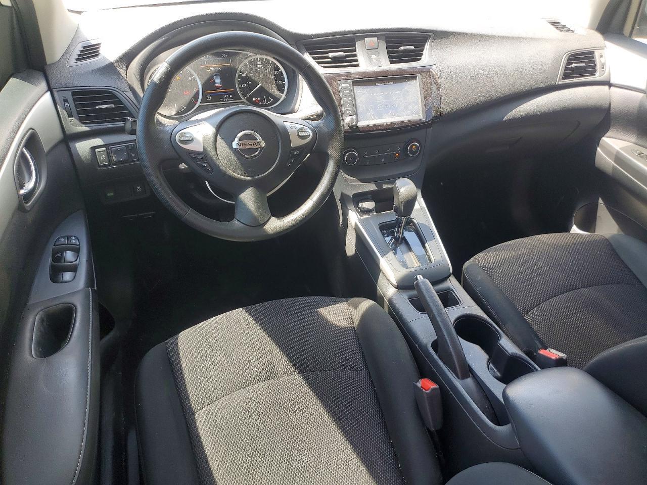 2019 Nissan Sentra S - zdjęcie 8