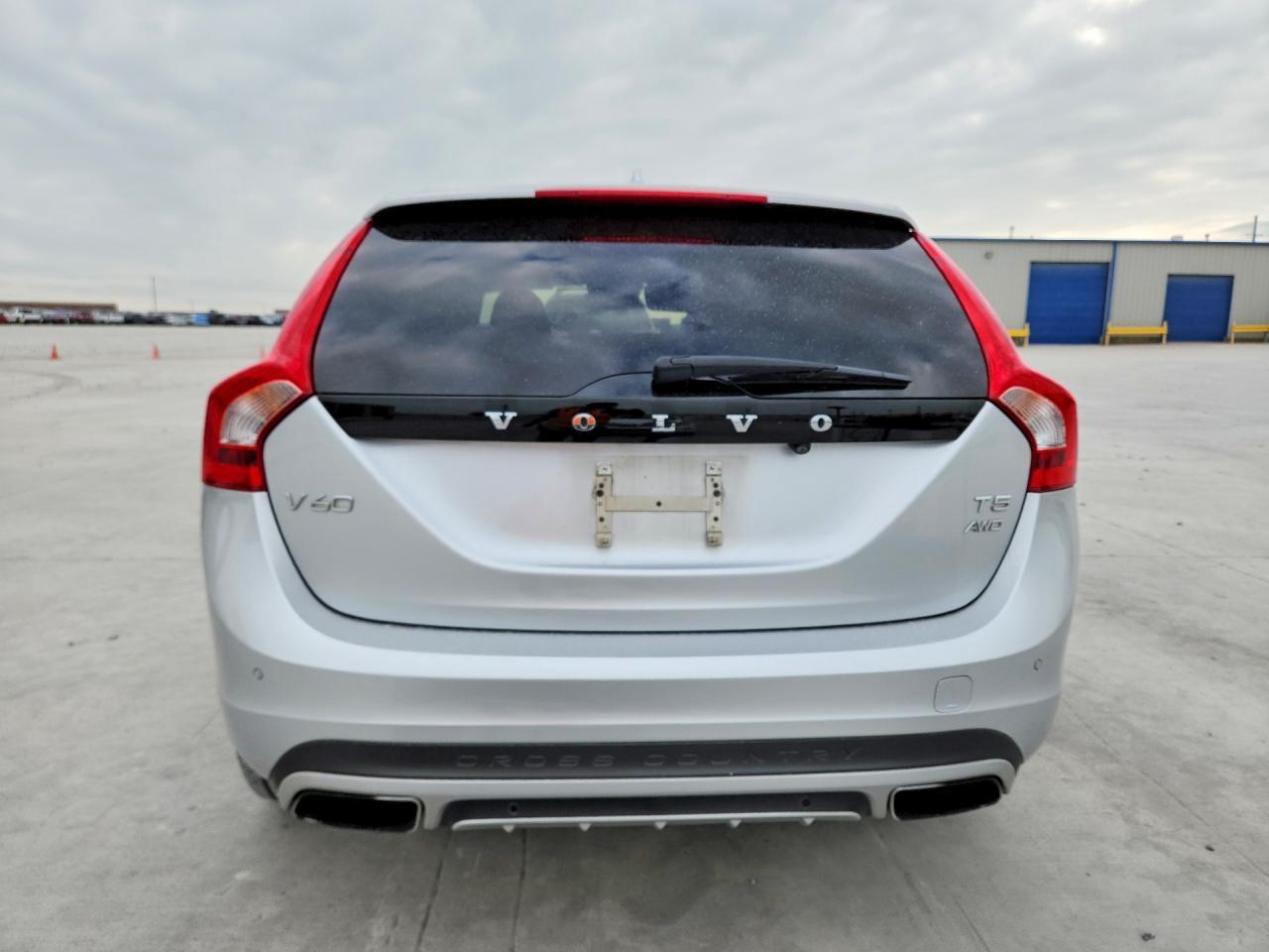 2016 Volvo V60 Cross Country Platinum - zdjęcie 6