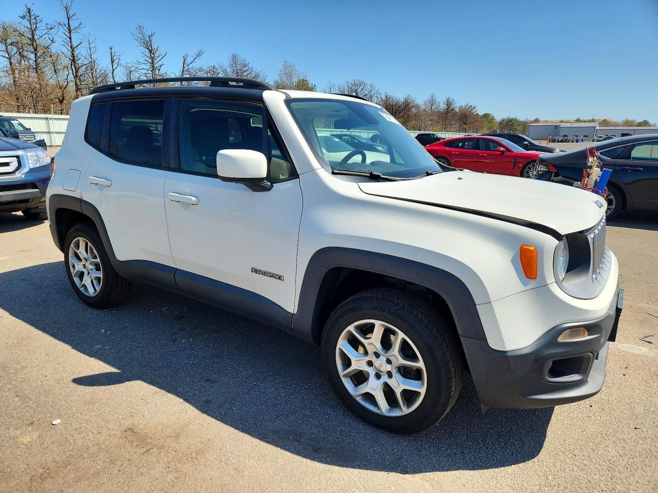 2015 Jeep Renegade Latitude - zdjęcie 4