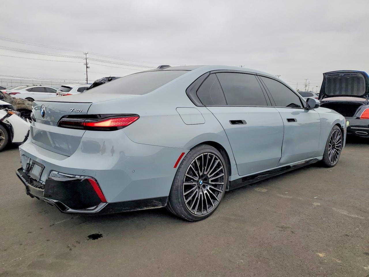 2025 BMW 740 I - zdjęcie 3