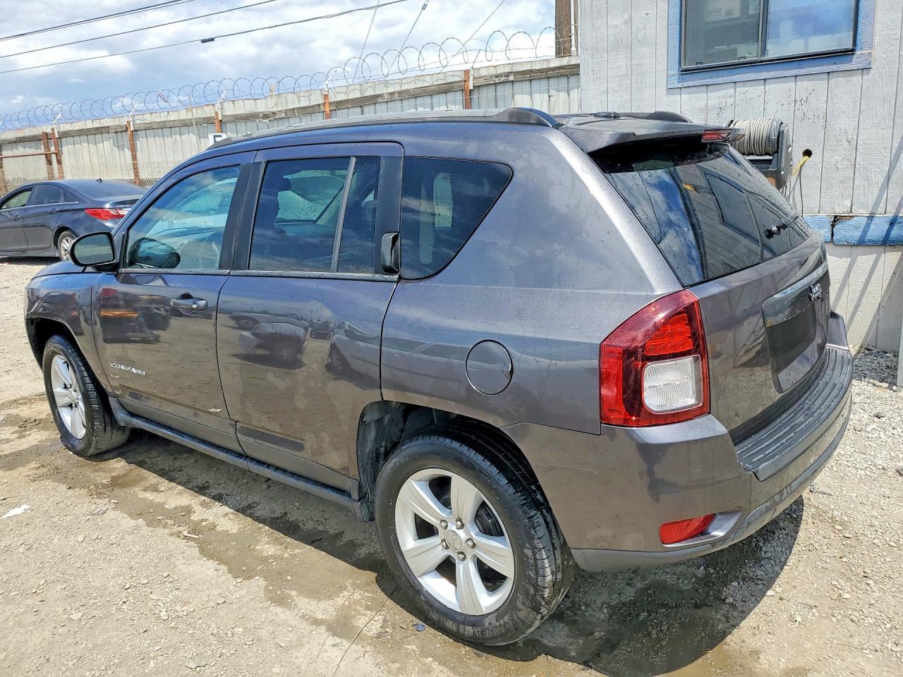 2016 Jeep Compass Latitude - zdjęcie 2