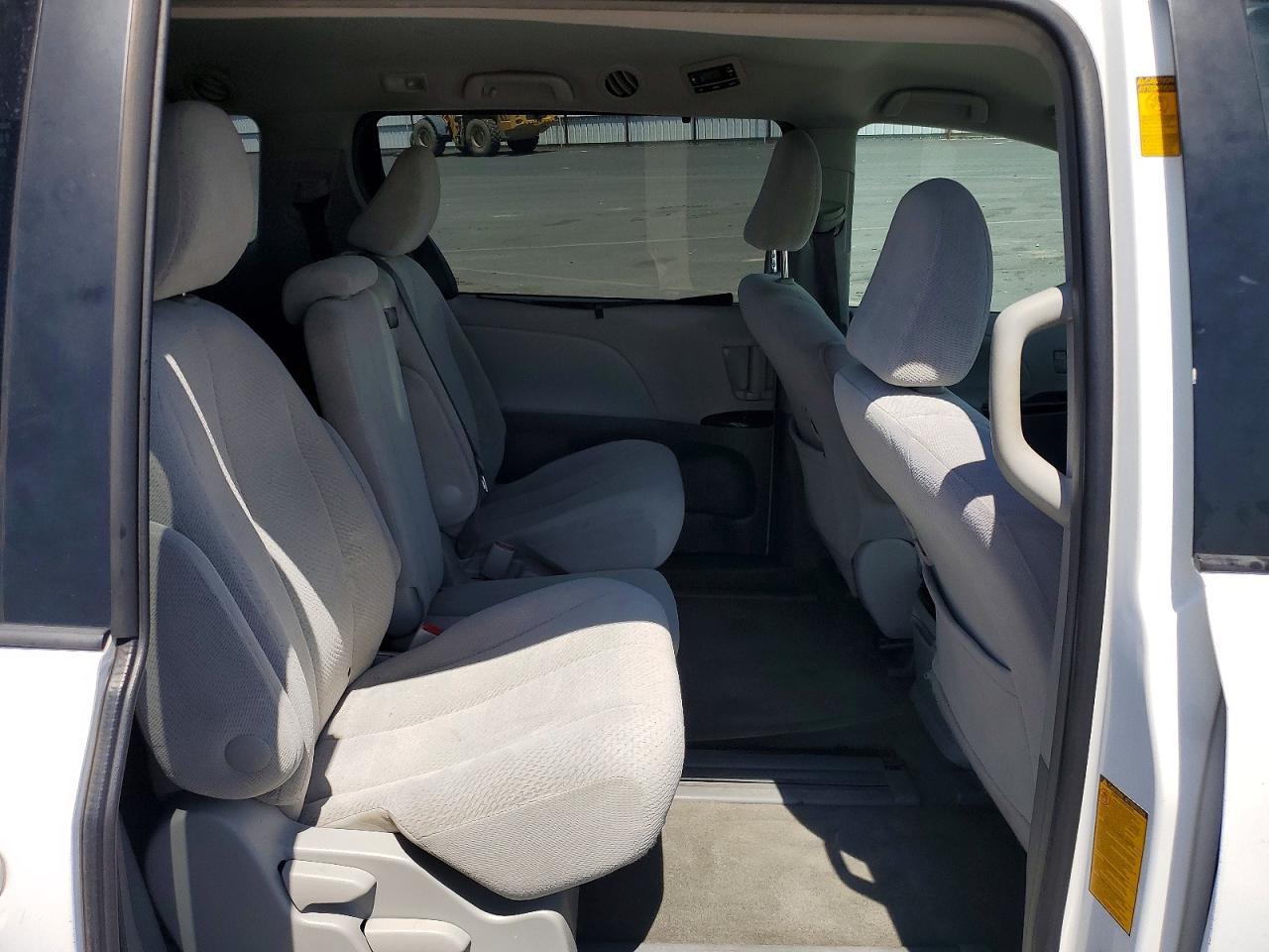 2013 Toyota Sienna Le - zdjęcie 11