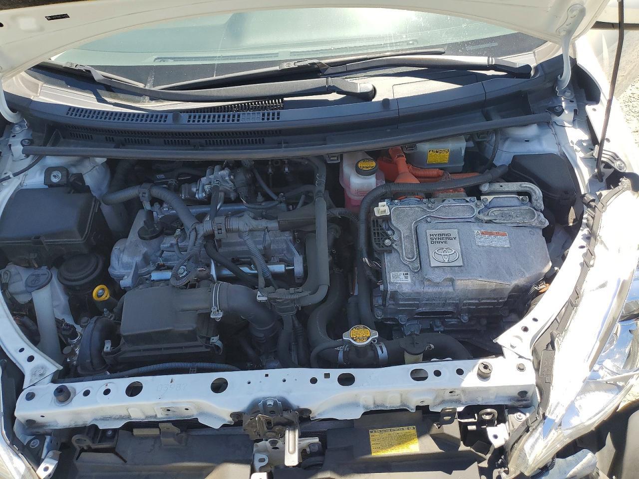 2014 Toyota Prius C Two - zdjęcie 11