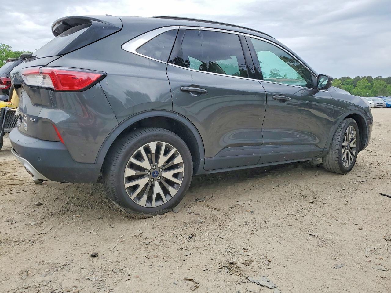 2020 Ford Escape Titanium - zdjęcie 3