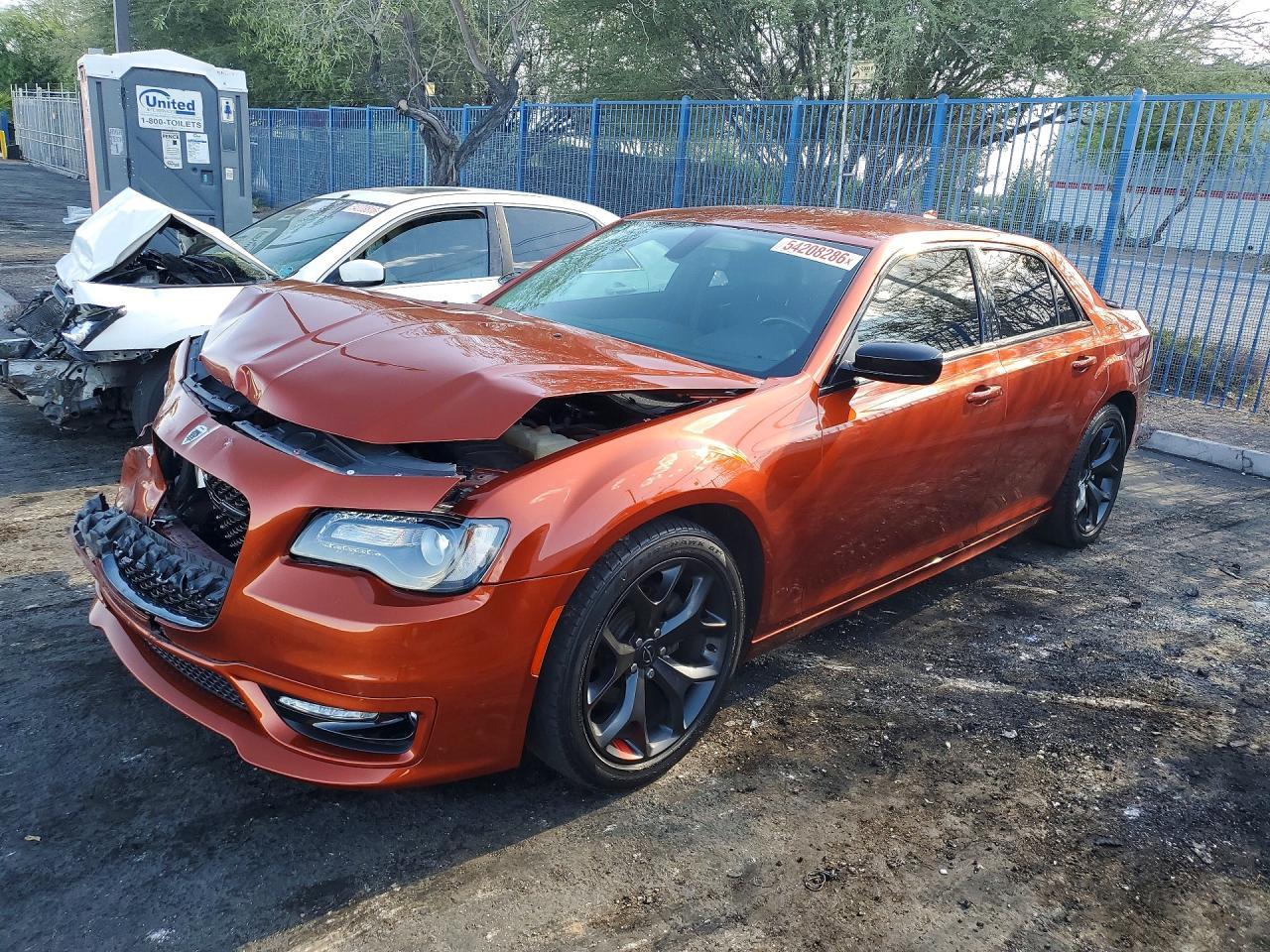 2020 Chrysler 300 Touring - zdjęcie główne