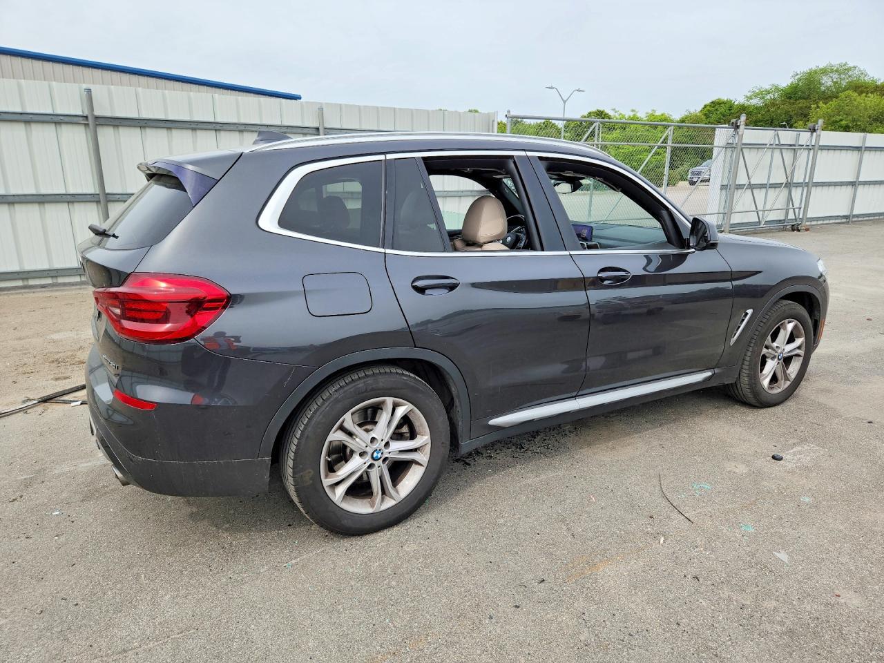 2021 BMW X3 xDrive30I - zdjęcie 3