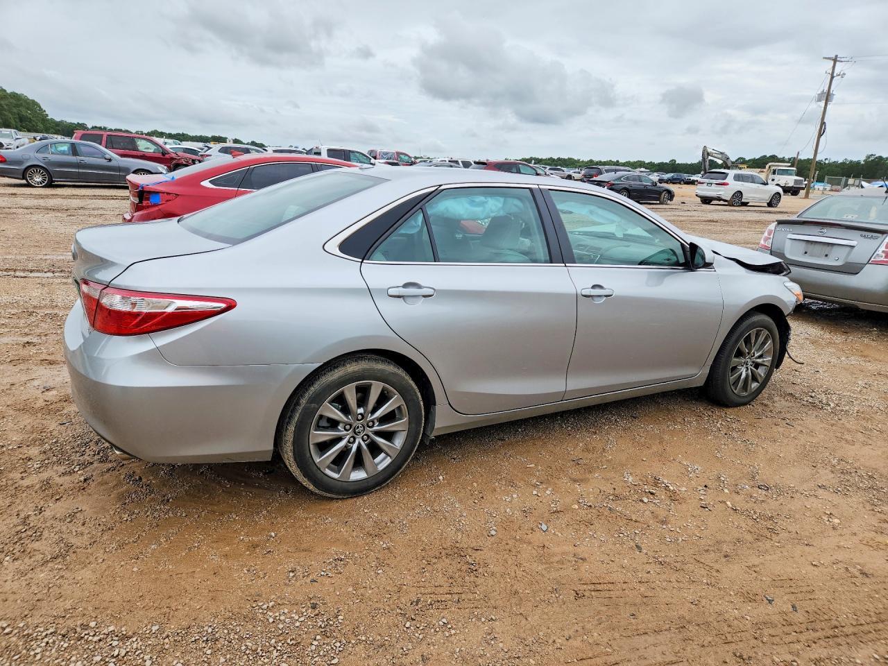 2017 Toyota Camry Xle - zdjęcie 3