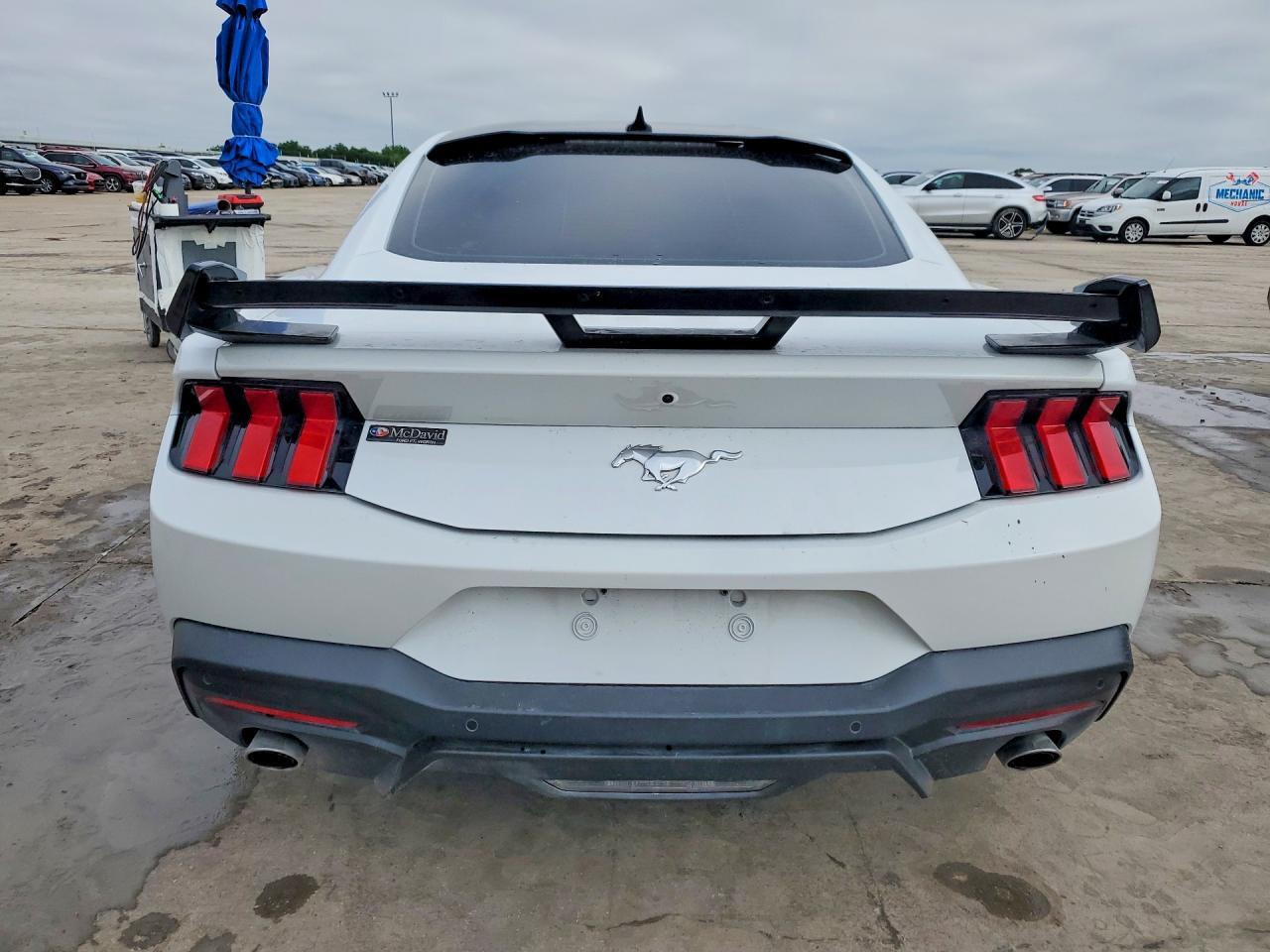 2024 Ford Mustang - zdjęcie 6