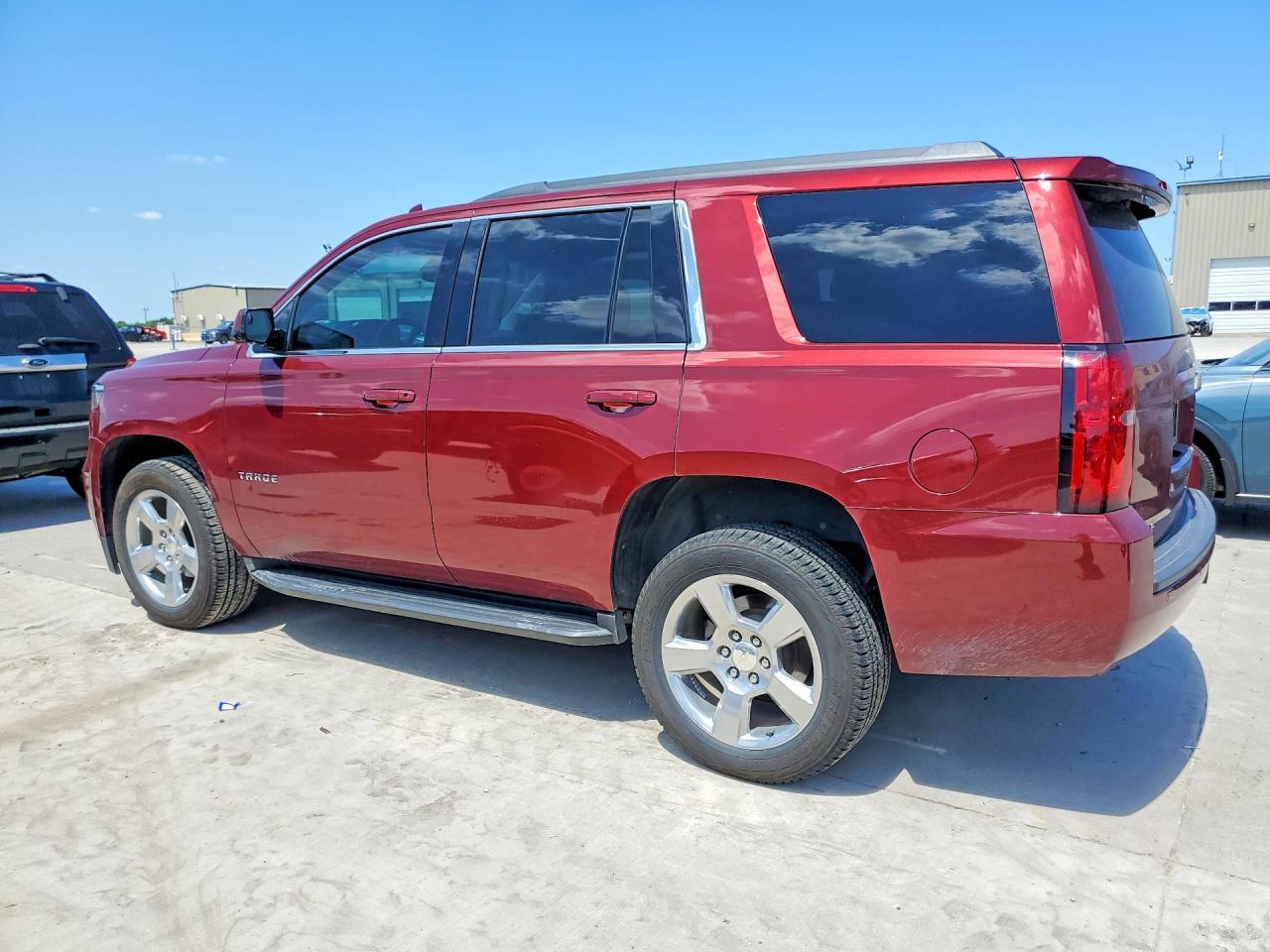 2019 Chevrolet Tahoe C1500 Ls - zdjęcie 2