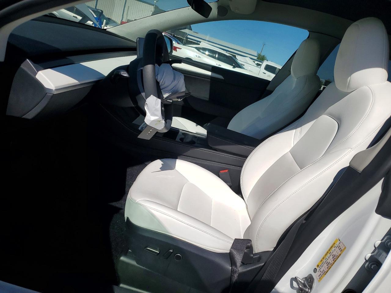 2024 Tesla Model Y - zdjęcie 7