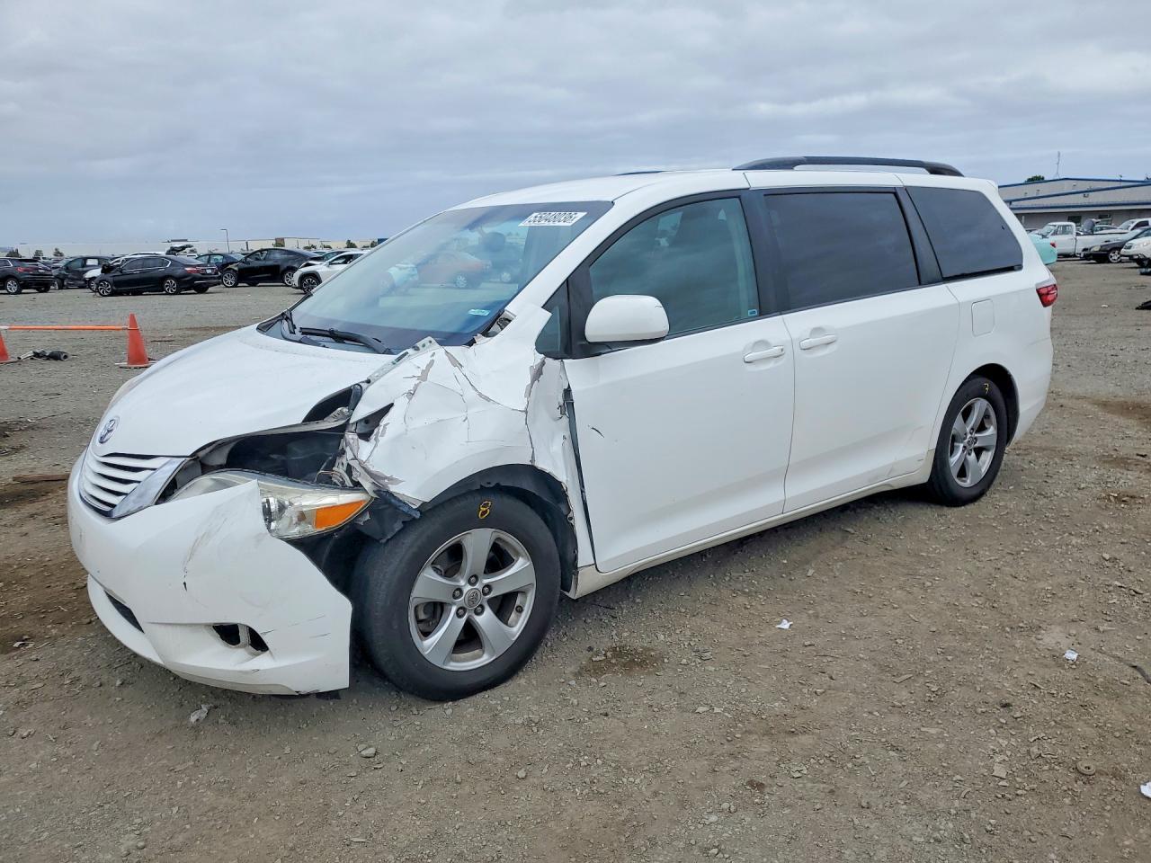 2015 Toyota Sienna Le - zdjęcie główne