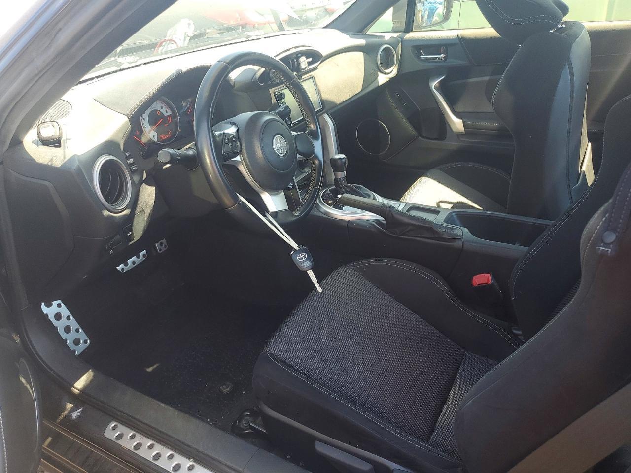 2017 Toyota 86 Base - zdjęcie 8