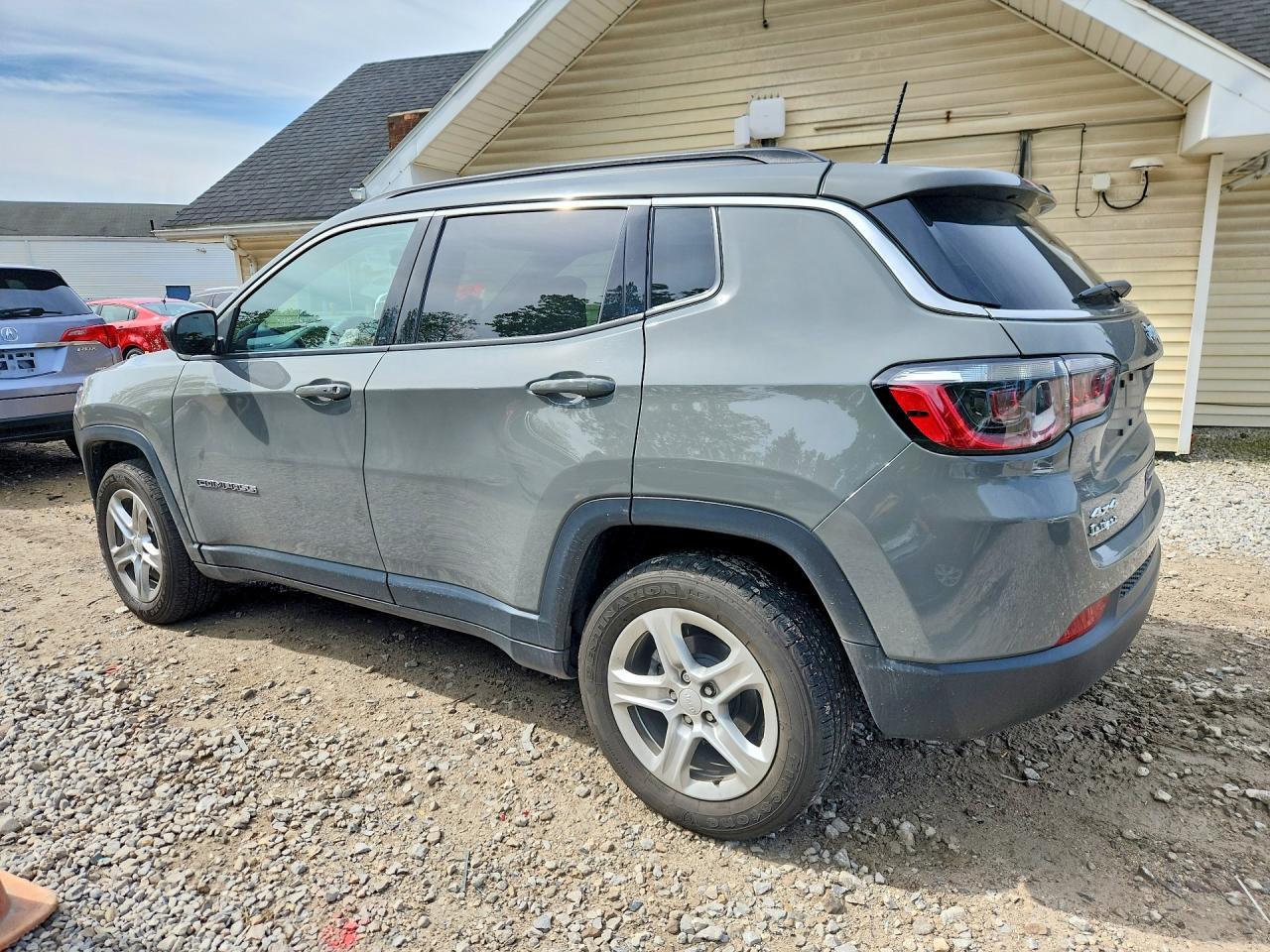 2024 Jeep Compass Latitude - zdjęcie 2