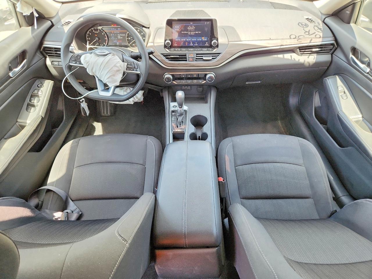 2025 Nissan Altima Sv - zdjęcie 8