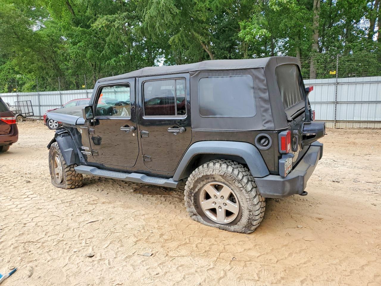 2016 Jeep Wrangler Unlimited Sport - zdjęcie 2