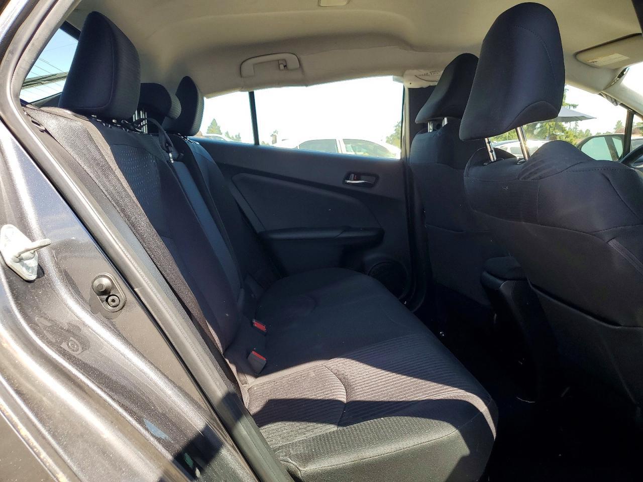 2016 Toyota Prius Two - zdjęcie 11