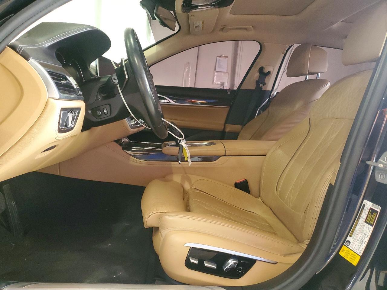 2016 BMW 750 I - zdjęcie 7