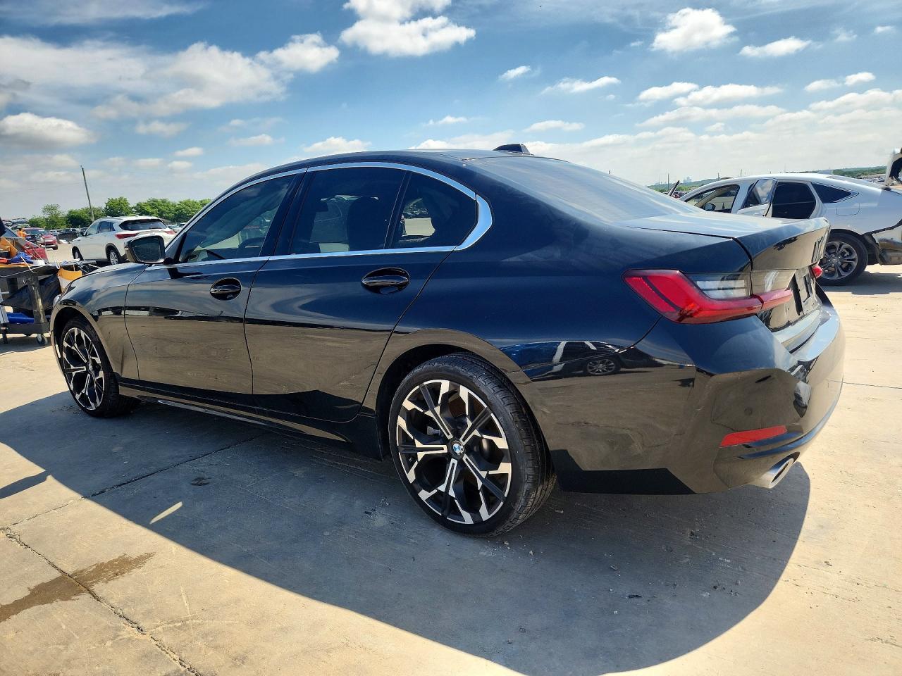 2025 BMW 330I - zdjęcie 2