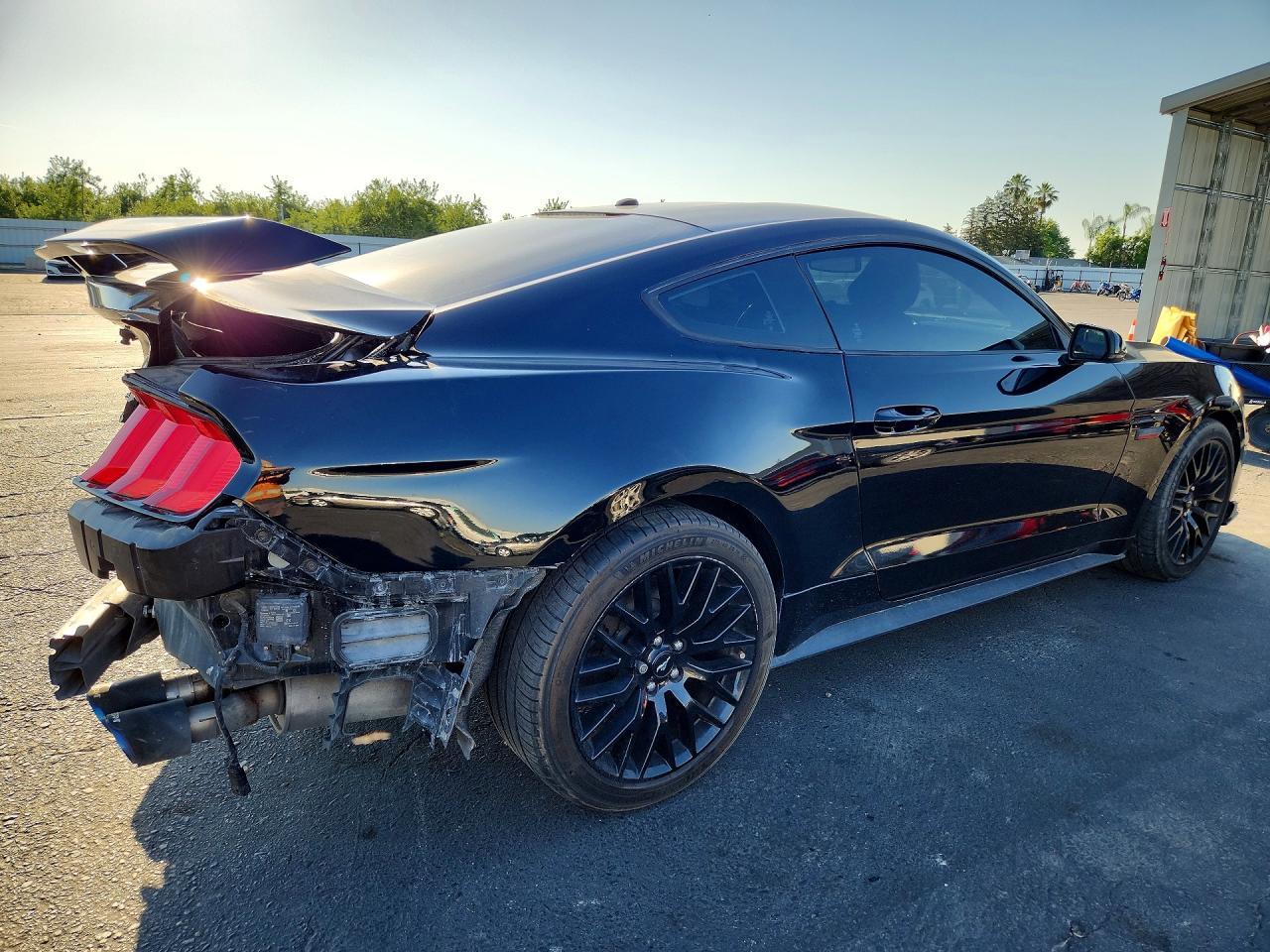 2019 Ford Mustang Gt - zdjęcie 3
