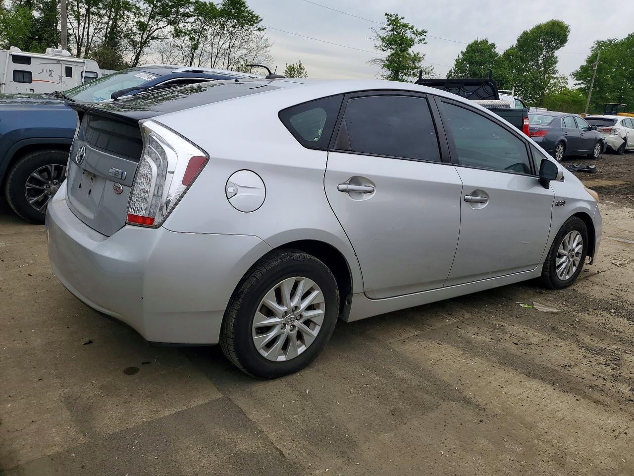 2013 Toyota Prius Plug-In Hybrid Base - zdjęcie 3