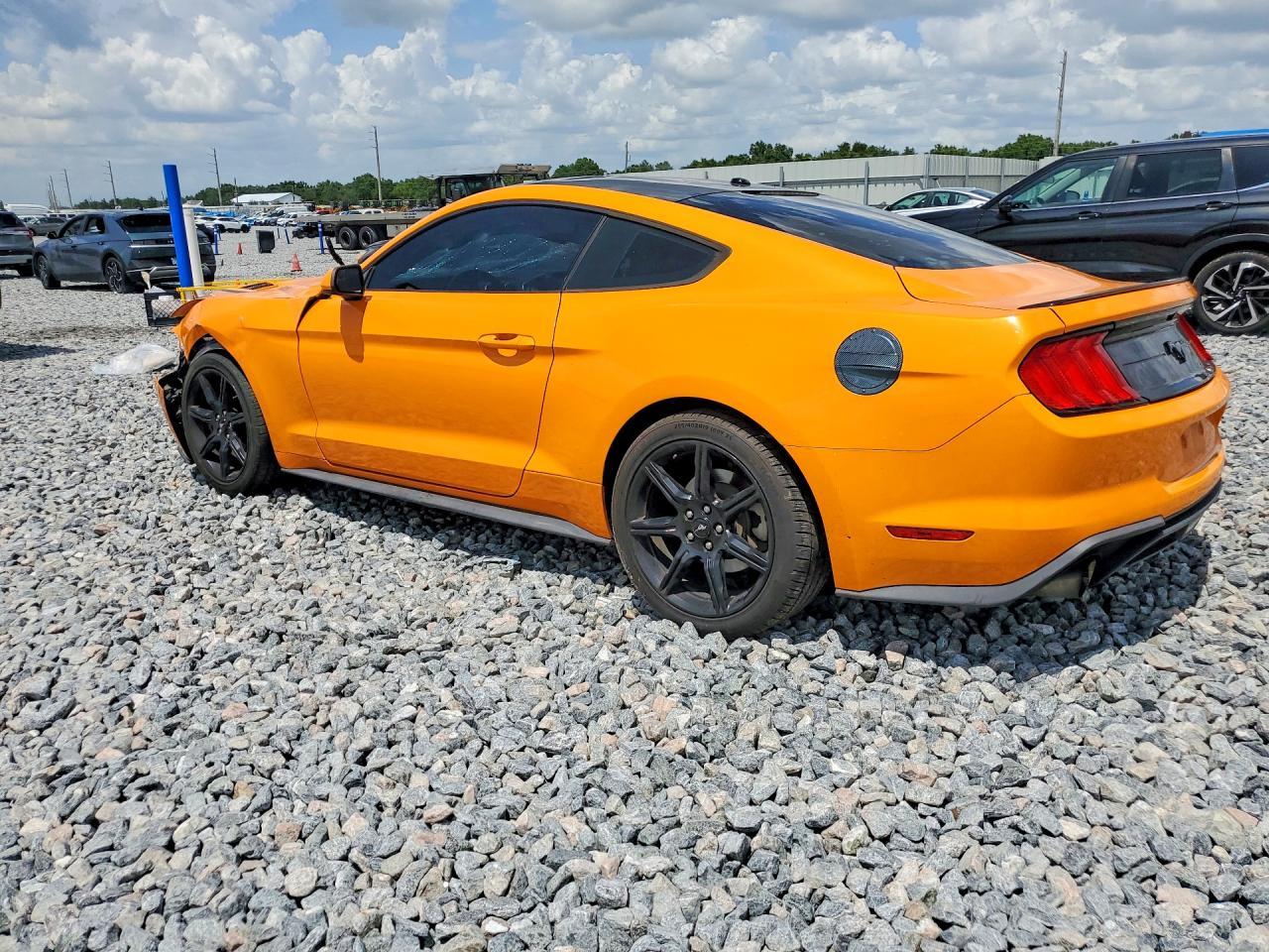 2019 Ford Mustang - zdjęcie 2