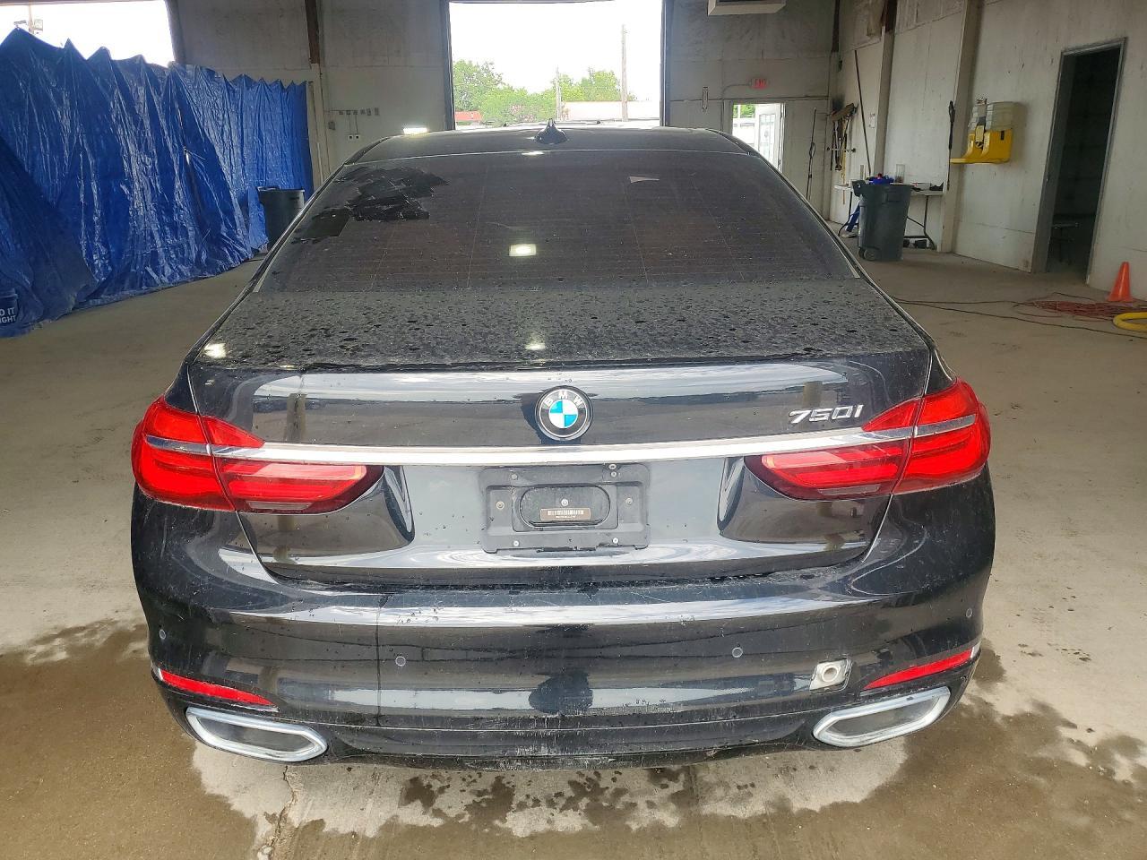 2016 BMW 750 I - zdjęcie 6