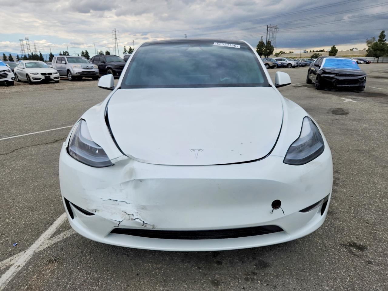 2025 Tesla Model Y - zdjęcie 5