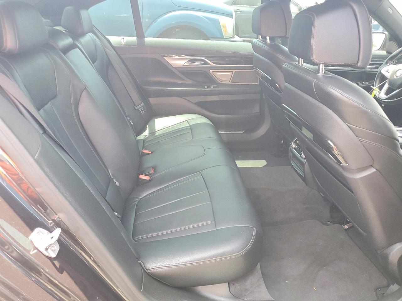 2019 BMW 740 I - zdjęcie 10