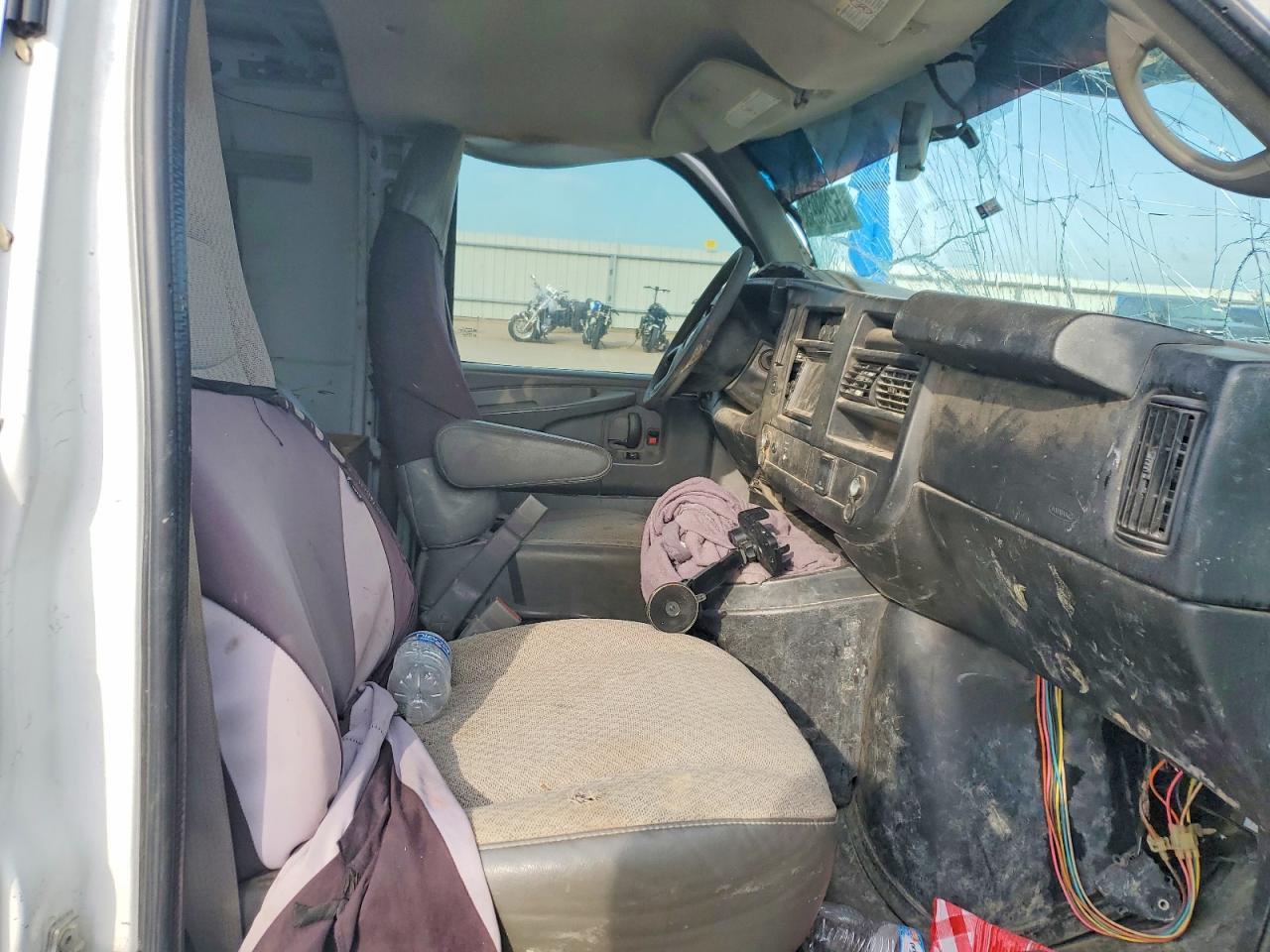 2015 Chevrolet Express G2500 - zdjęcie 11